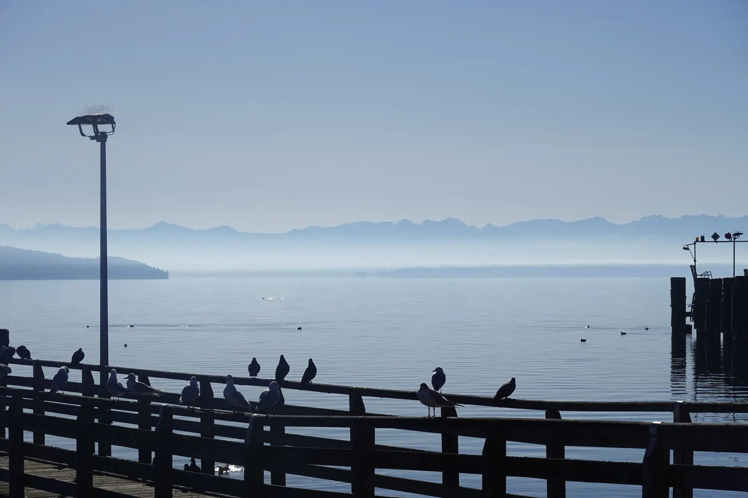 Blick von Starnberg über den Starnberger See zu den Alpen